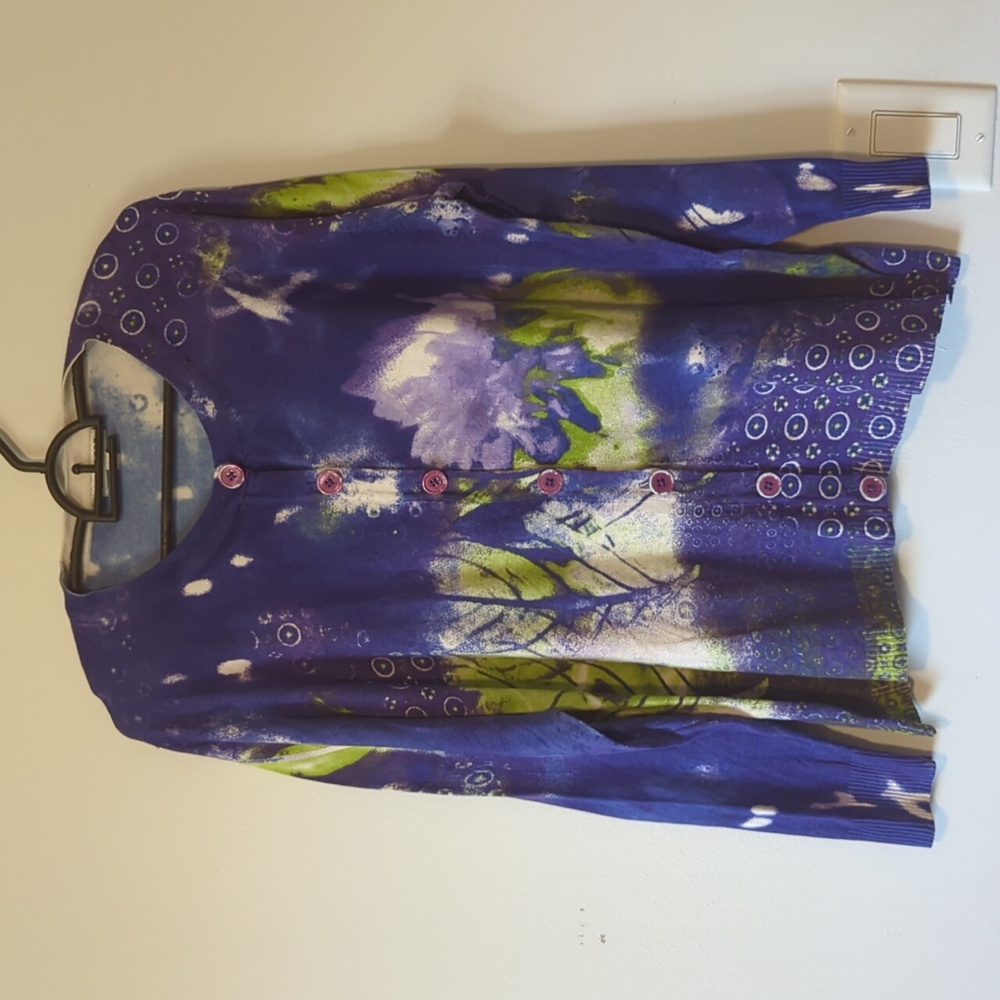 Discreet Blue and Cream Garment